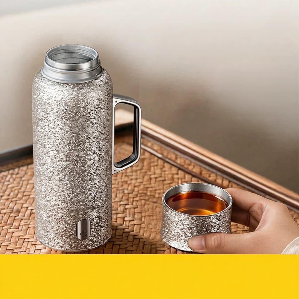 Titāna sildāma termo krūze ar rokturi 680ml dāvanu kastē